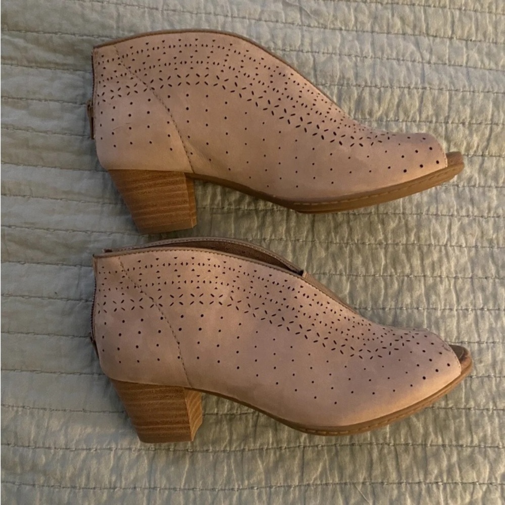 Earth Open-Toe Women's Ankle Booties Beige Block Heel Zipper Back 7.5M